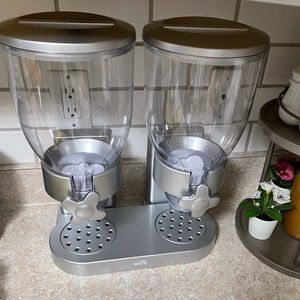 Dry Food Dispenser
